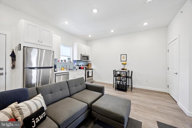 Building Photo - 1617 Ridge Ave Unit D