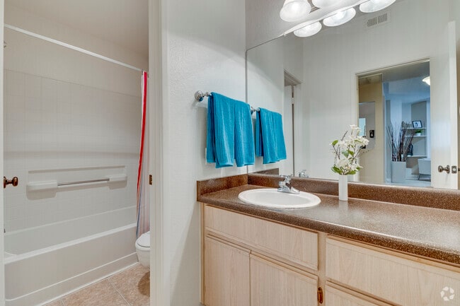 2HAB, 2BA - 1,068 ft² - Segundo baño