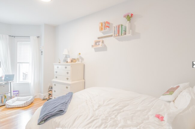 Photo - 219 Bennington St Unidad 3