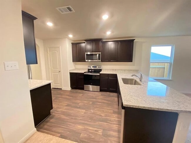 Photo - 213 Allington Cir