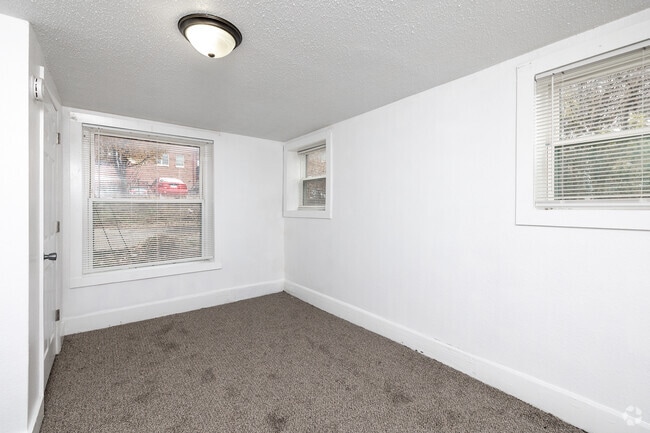 3BR, 1BA - 1,000SF - First Bedroom
