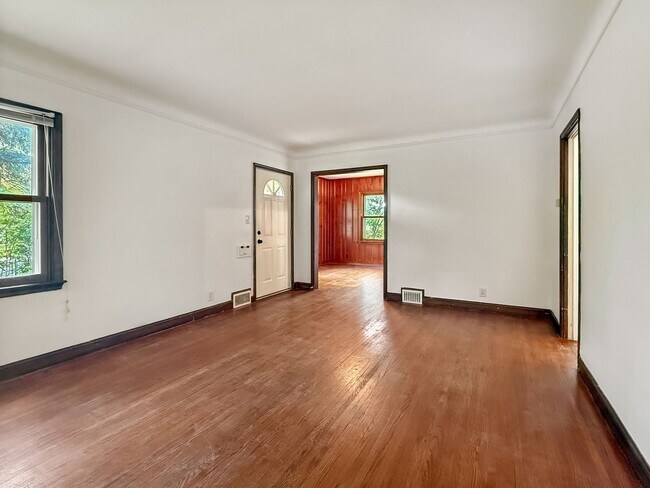 Photo - 1201 E 54th St