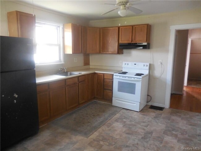 Photo - 10 Edmunds Ln Unit A