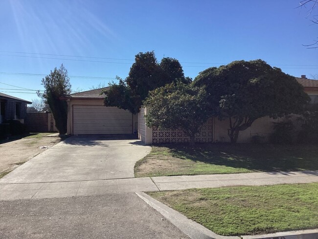 Building Photo - 4876 E Floradora Ave Rental