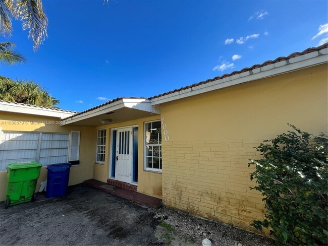 Photo - 7000 NW 22nd St Casa