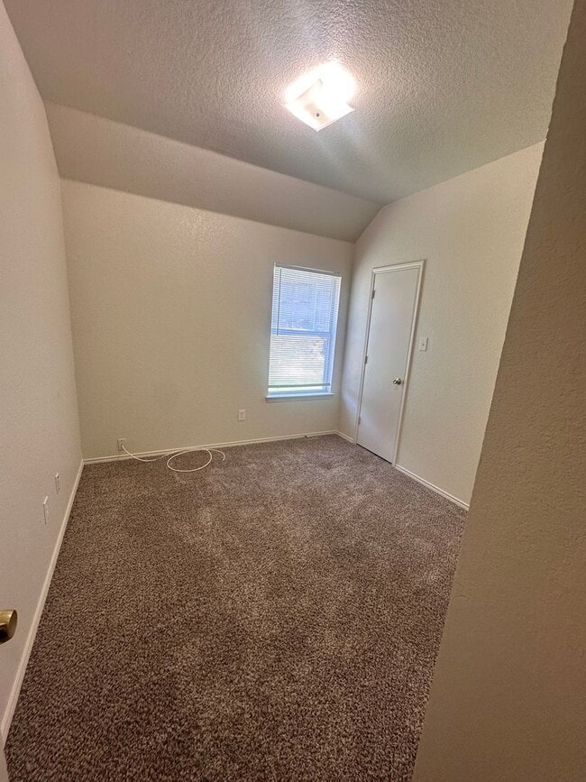 Photo - 3/2/2 in a quiet neighborhood located right in the heart of Weatherford.