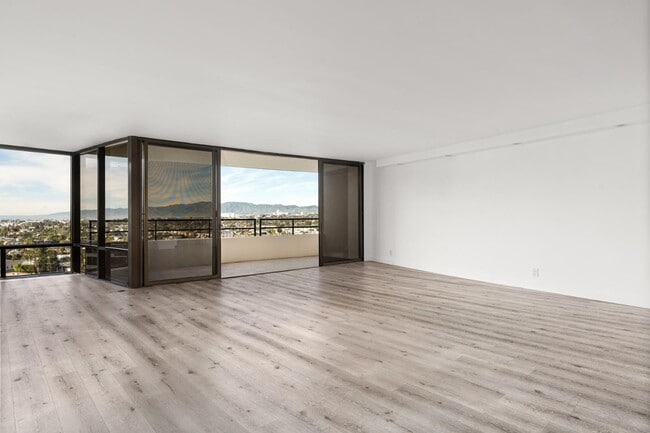 Building Photo - 4316 Marina City Dr