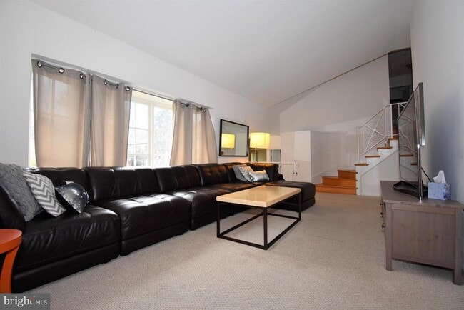 Photo - 6405 Middleburg Ln