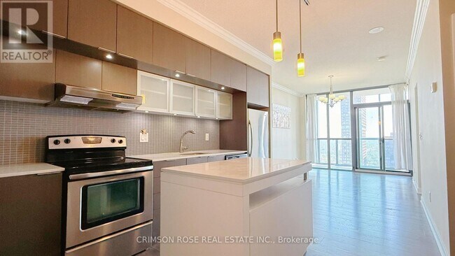 110 Charles St E Unit 3808