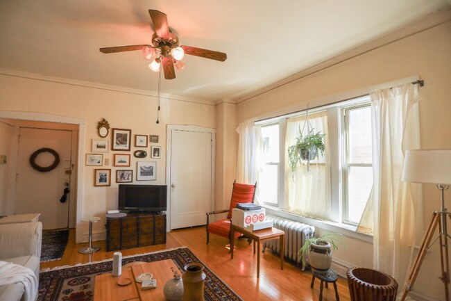 Photo - 4647 N Manor Ave Unidad 3