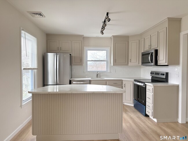 Building Photo - 194 High Ridge Ave Unit 2