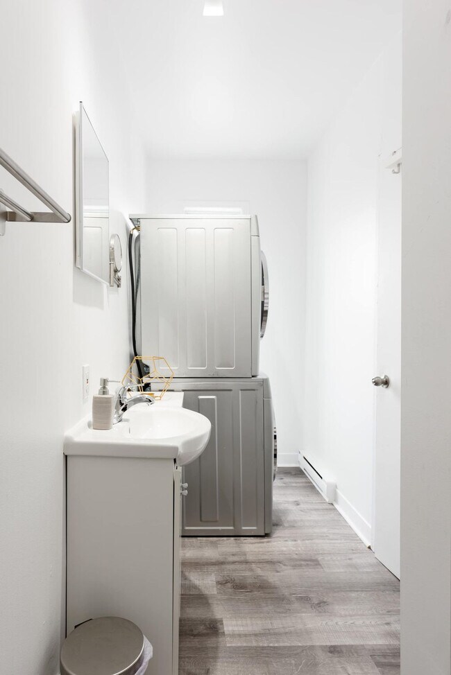Photo - 4631 Rue Ontario E Unit SI FL2-ID1543109P
