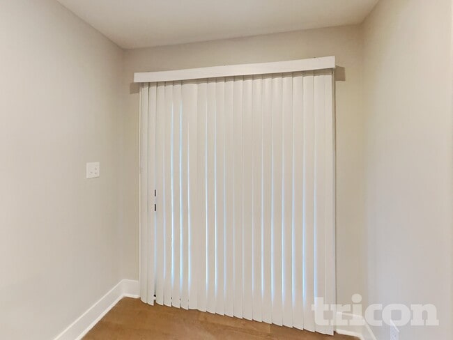 Photo - 492 Woodtrace Dr