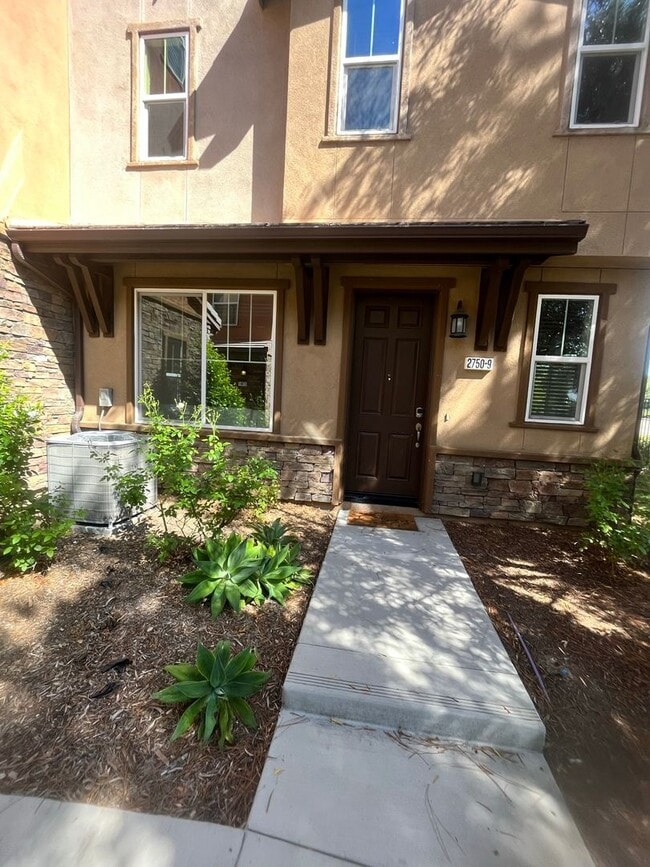 Photo - Spacious 4 Bed | 2-Story Townhome in Lake Pointe near Eastlake Vistas