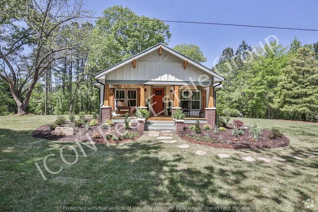 Building Photo - 3/2 Home on large lot in Woodstock