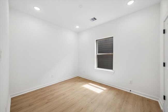 Photo - 8129 Safebuy St Unidad B