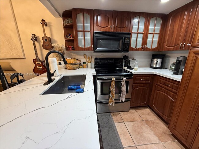 Building Photo - 540 Brickell Key Dr Unit 212