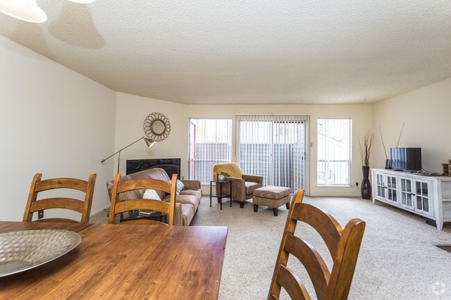 2BR, 2BA - 1050 SF - Kimberly Woods Apartments