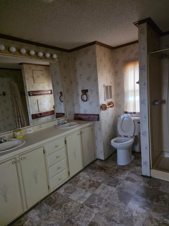 Photo - 144 Matthews St