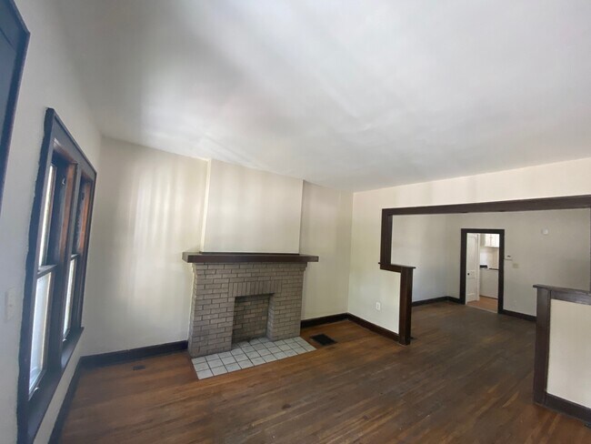 Photo - 2971 Indianola Ave