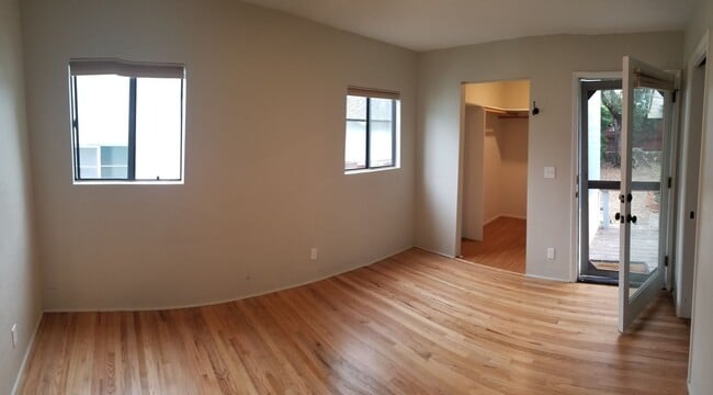 Photo - 5 bedrooms 2 baths close to campus and huge Backyard!