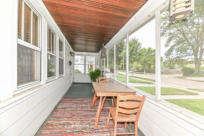 1515 N 57th St Unit Lower