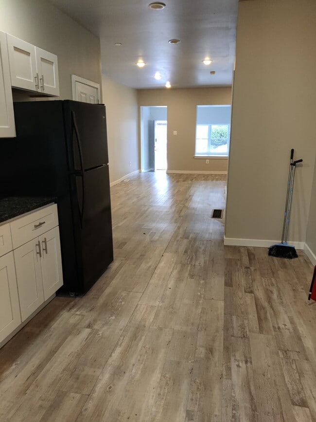 Photo - 6110 Master St