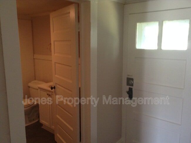 Photo - 221 Ross St