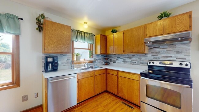 Photo - Availabale August 1st - Quiet Cul-de-Sac (3bed/2bath)