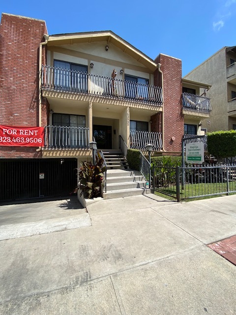 Front of Building - 4322 Matilija Ave Apartments Unit 12