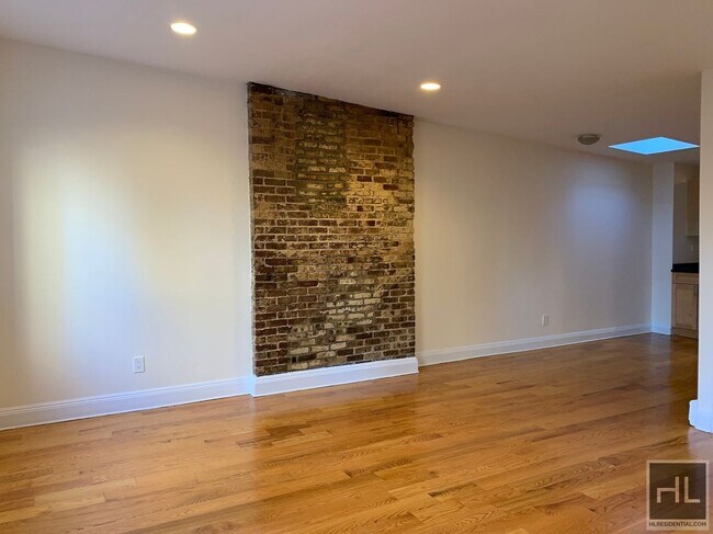 Photo - WEST BROADWAY Unit 3FL