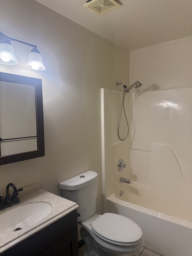 Photo - 804 5th St