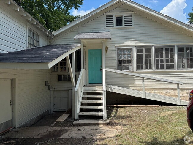 Building Photo - 2 bedroom 1 bath Duplex for rent. ALL Util... Rental
