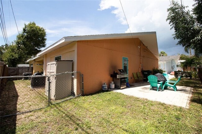 Photo - 1635 Gladys St