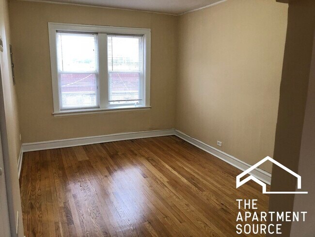 Photo - 4454 W Diversey Ave Unidad 3
