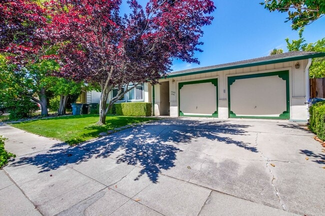 Building Photo - 1341-1343 Kingfisher Way Unit 1343