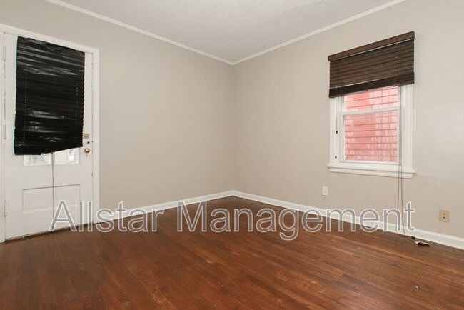 Photo - 1533 Genesee Rd