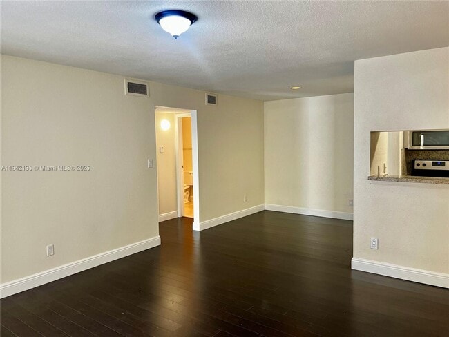 Photo - 949 Riverside Dr Unit 421
