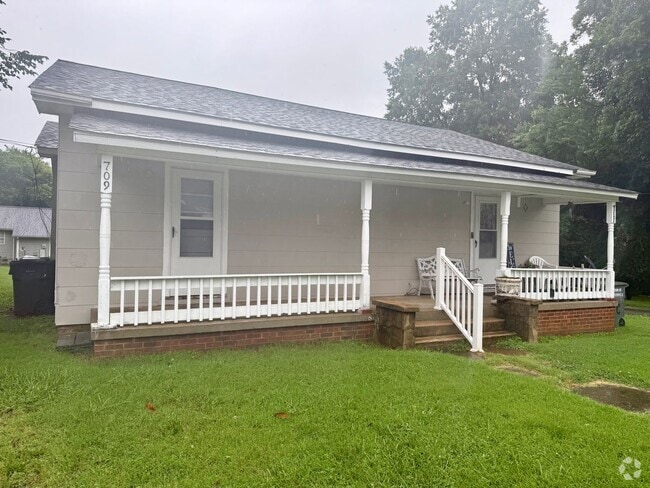 Building Photo - One bedroom, 1 bath duplex in Gibsonville Unit 709 Rental