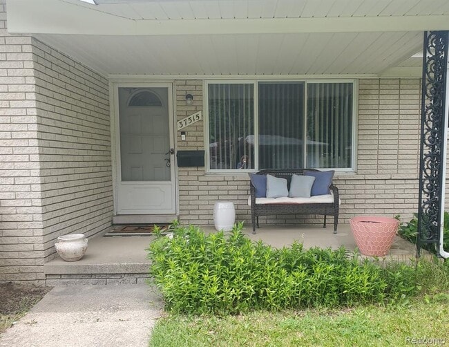 Photo - 37515 Agar Dr