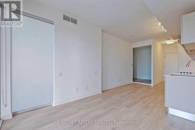 Photo - 3 Gloucester St Unit 2013