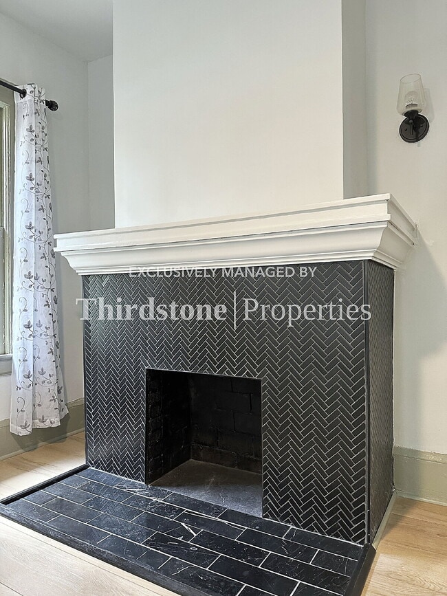 Photo - 2030 Redwing St