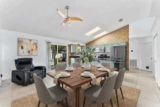 Photo - 655 SE Ron Rico Terrace