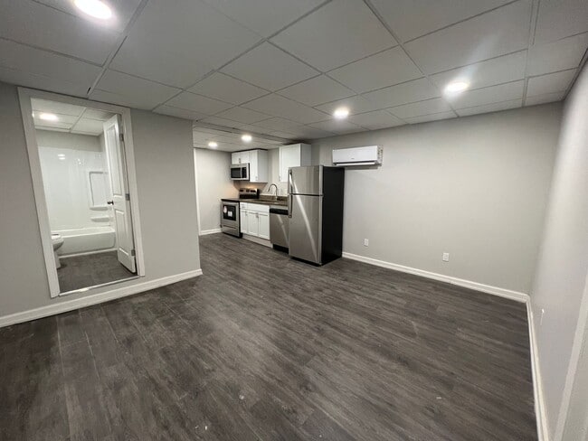 Cozy One Bedroom Apartment - Cozy One Bedroom Apartment Unit 4007 Basement South