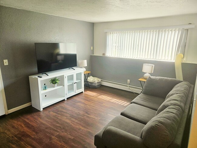 Building Photo - 1300 14th Ave NW Unit 1