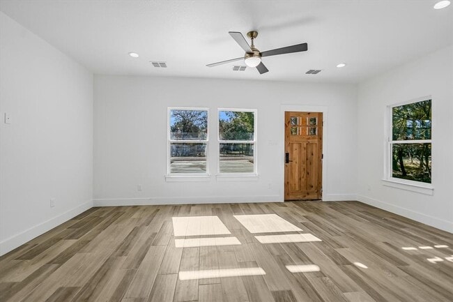 Photo - 122 Shady Bluff Dr