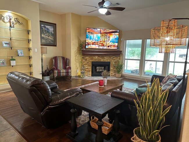 Photo - 1604 Canyon Oak