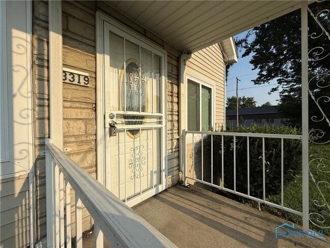 Photo - 3319 Maple St