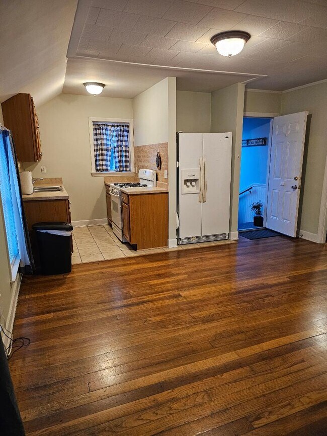 Photo - 1066 Bedford St Apartments
