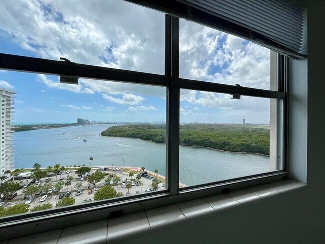 Photo - 400 Kings Point Dr Unidad 1608